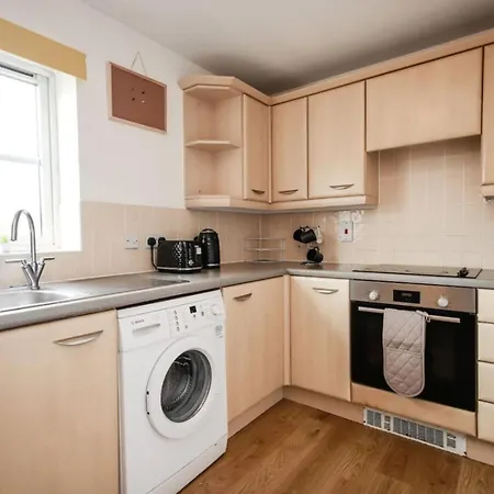 Snowberry Close - Contractors Long By Shortstayuk *