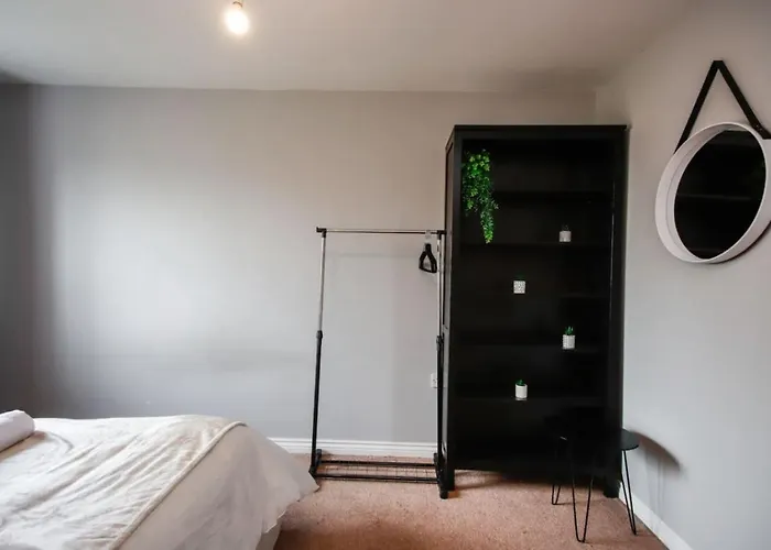 Snowberry Close - Contractors Long By Shortstayuk Bristol