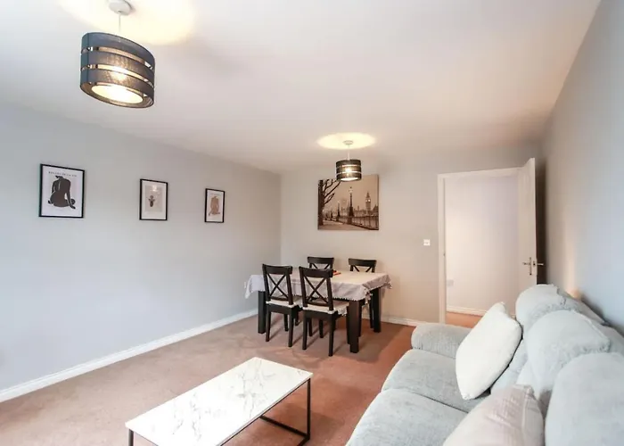 Snowberry Close - Contractors Long By Shortstayuk