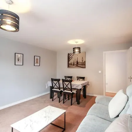 Snowberry Close - Contractors Long By Shortstayuk