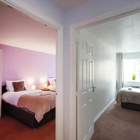 Snowberry Close - Contractors Long By Shortstayuk *