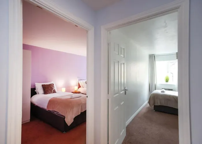 Snowberry Close - Contractors Long By Shortstayuk *